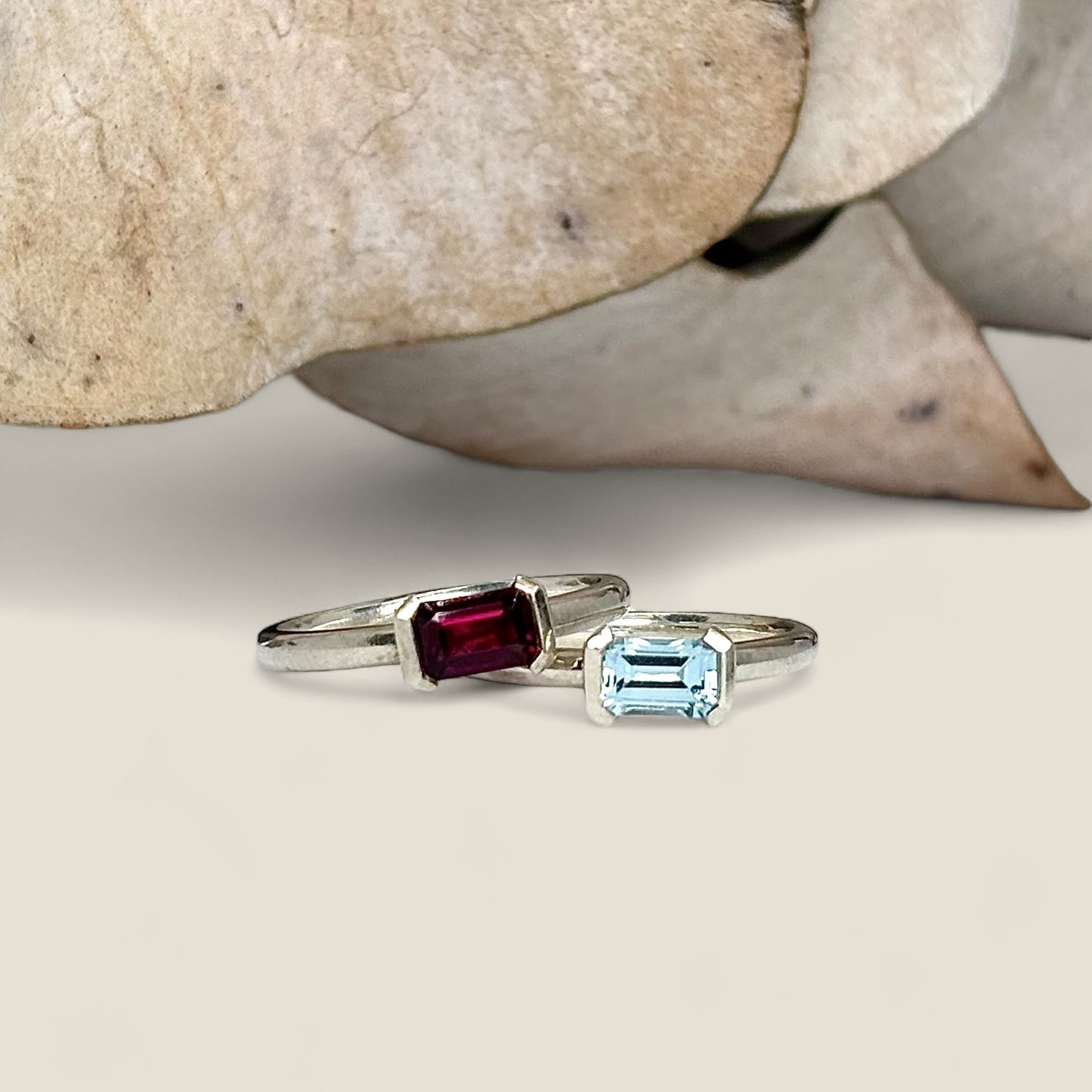 NATURA End Set Gemstone Ring
