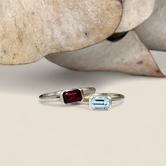 NATURA End Set Gemstone Ring 