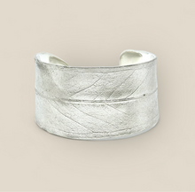 Load image into Gallery viewer, Gumleaf Cuff Silver 