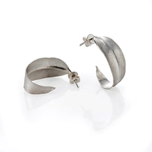 Load image into Gallery viewer, Gum leaf silver hoop earrings